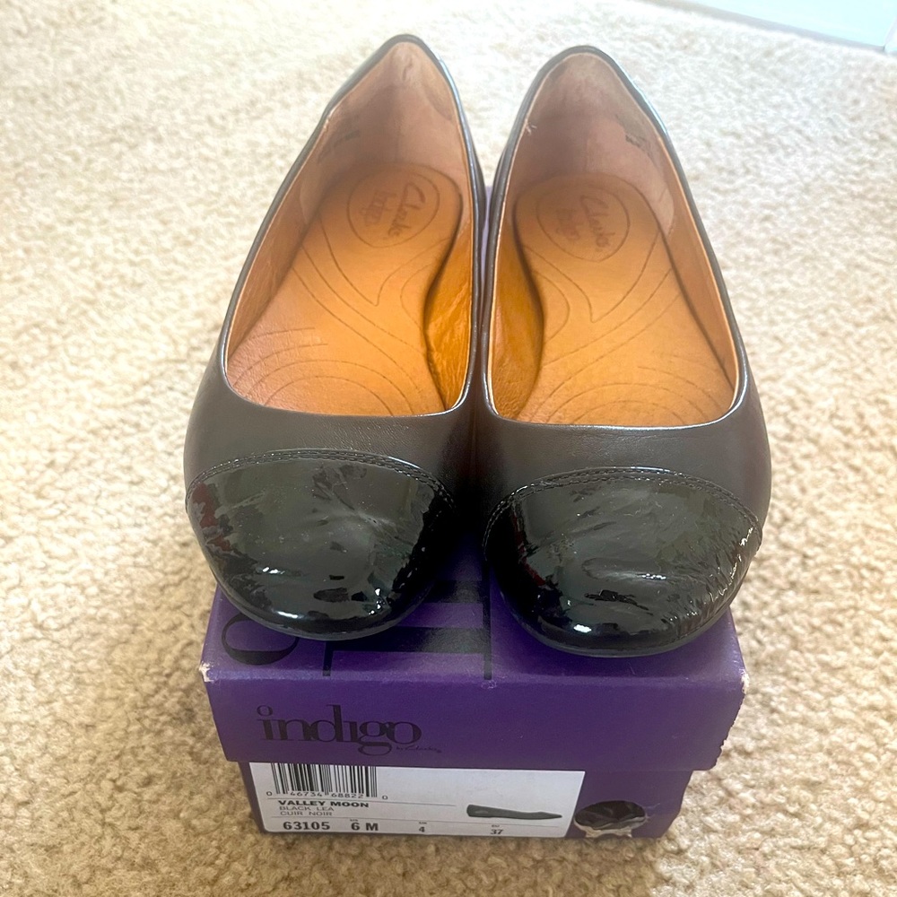 Clarks Indigo Valley Moon Black Leather Flats